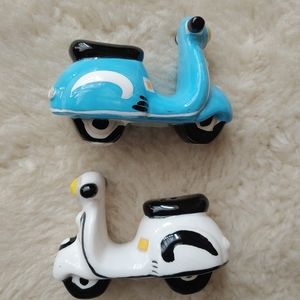 NIB Pair Ceramic scooter salt n pepper shakers be